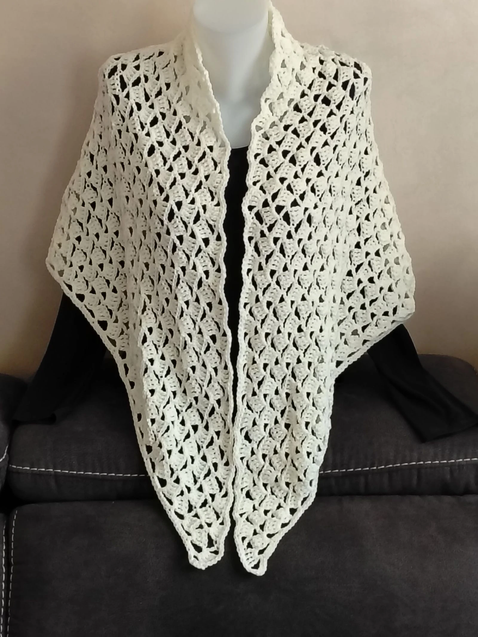 Handmade ecru white crocheted shawl — Openwork & asymmetrical stitch – photo 3